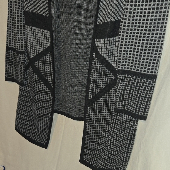 Belldini Black and Gray Knit Cardigan with Geometric Pattern - Picture 5 of 7